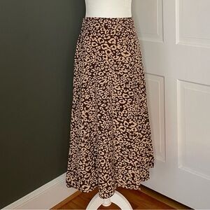 Chic cheetah print skirt size small